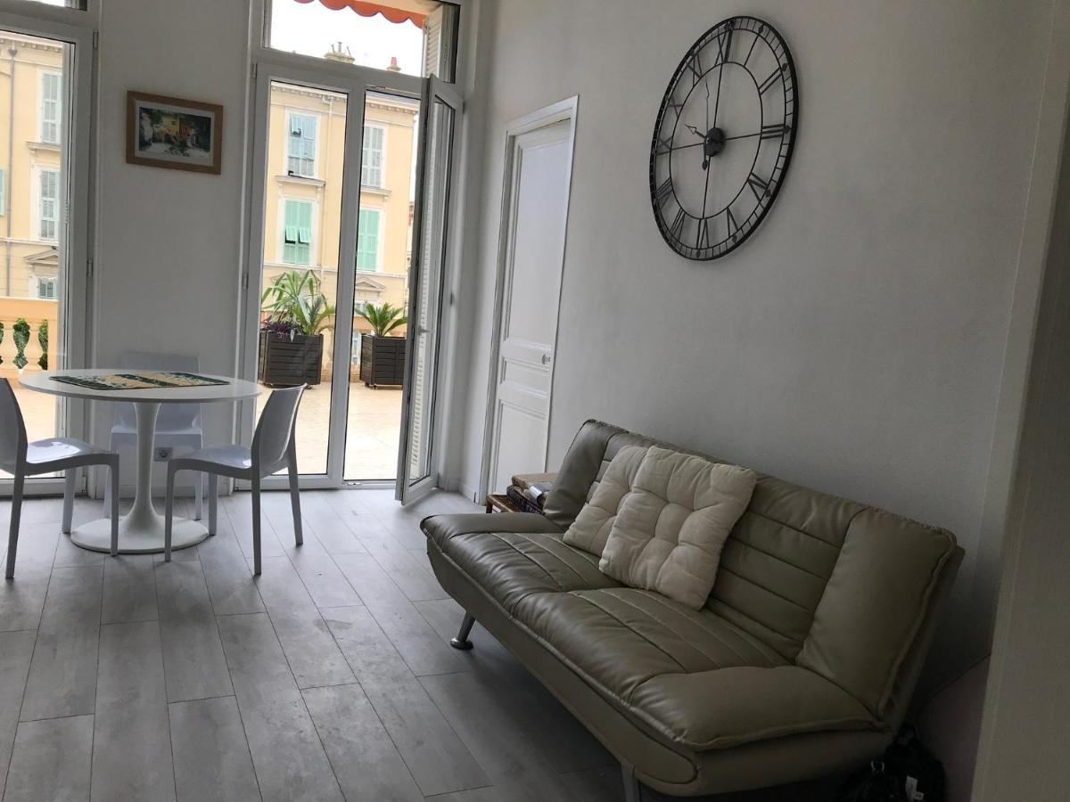 Terrasse Dans Palace Centre Apartment